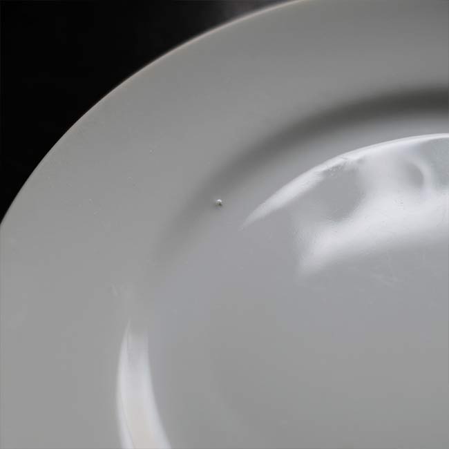 White porcelain rimmed plate φ23cm