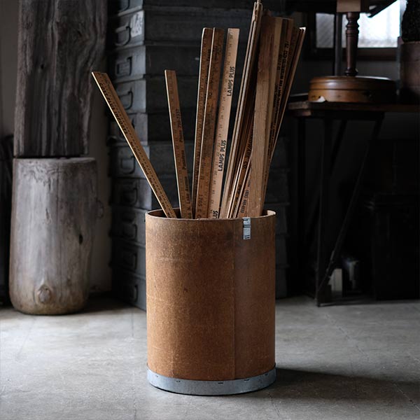 Cylindrical container