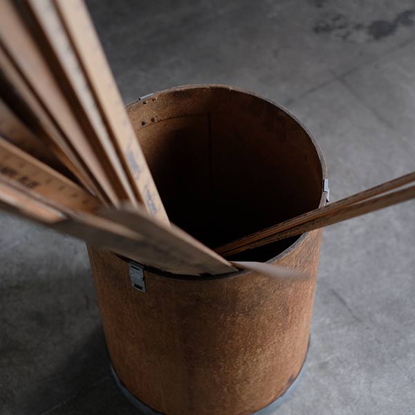 Cylindrical container