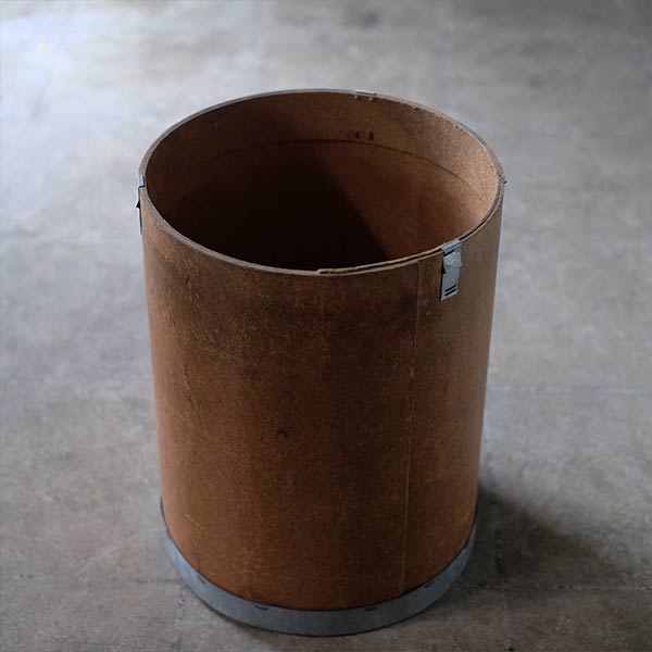 Cylindrical container