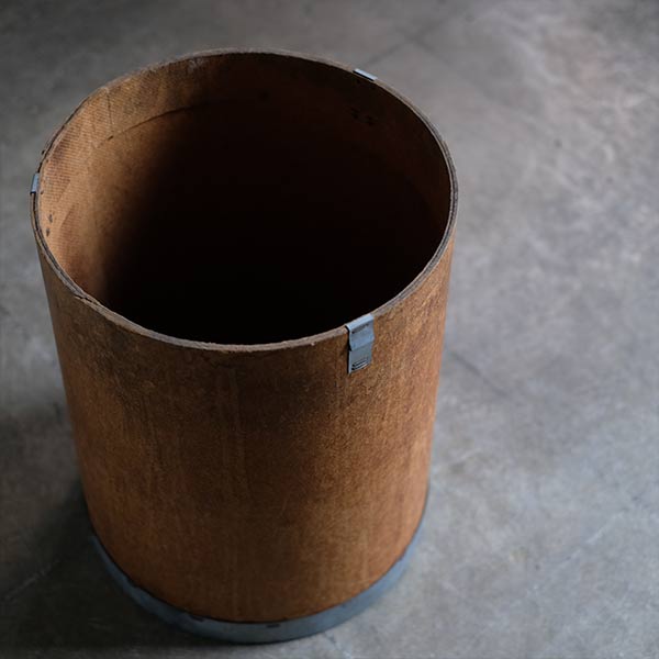 Cylindrical container