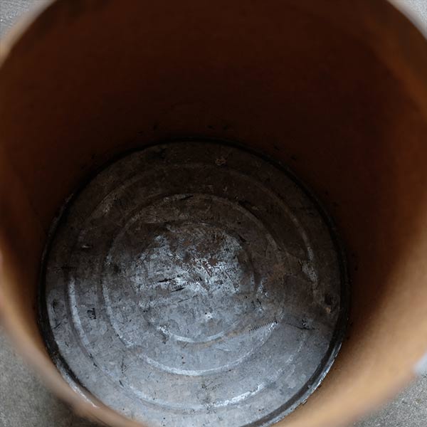 Cylindrical container