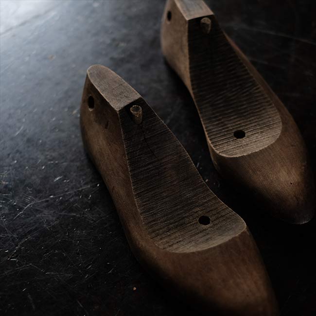 Wooden shoe last