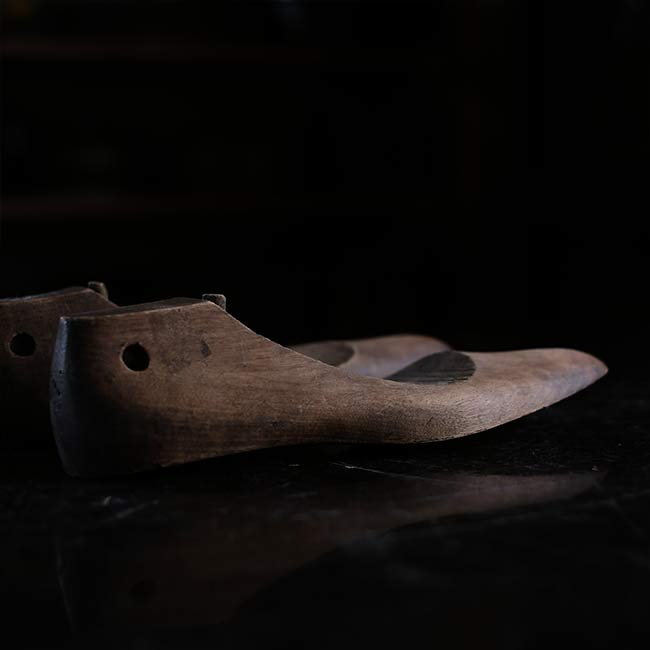 Wooden shoe last