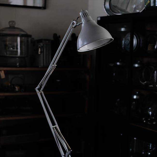 Yamada Lighting's Z Light (desk light)