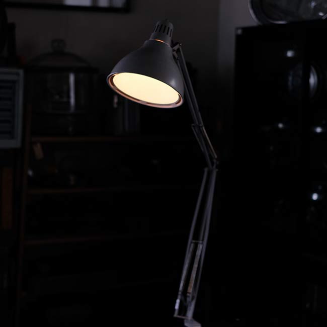 Yamada Lighting's Z Light (desk light)