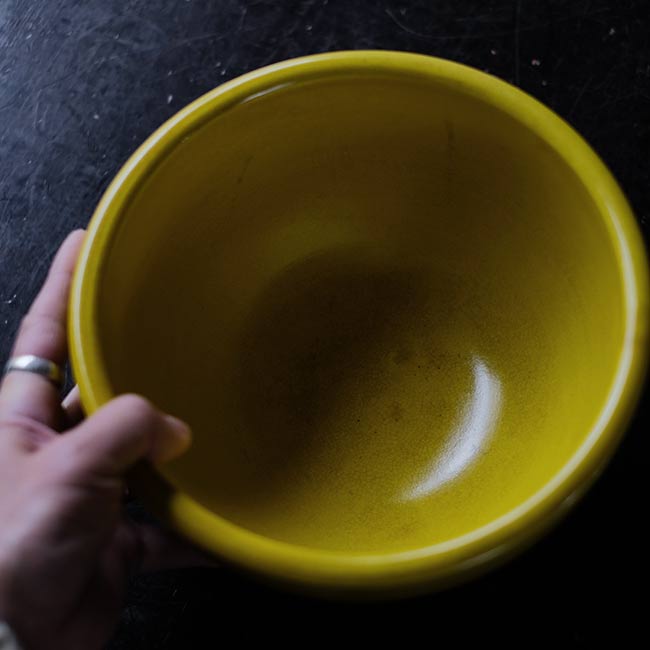 Yellow glazed kneading bowl