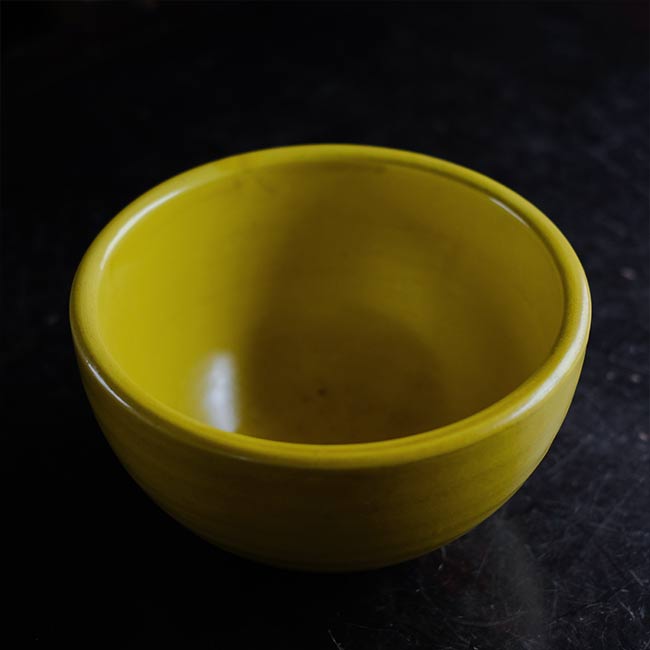 Yellow glazed kneading bowl