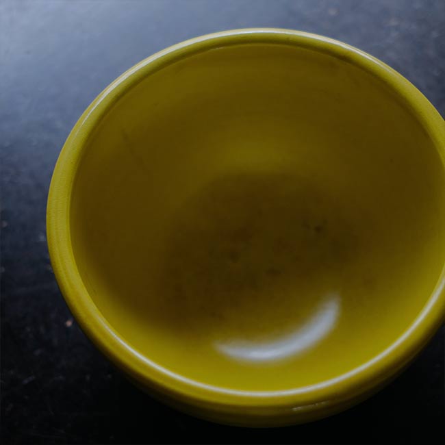 Yellow glazed kneading bowl
