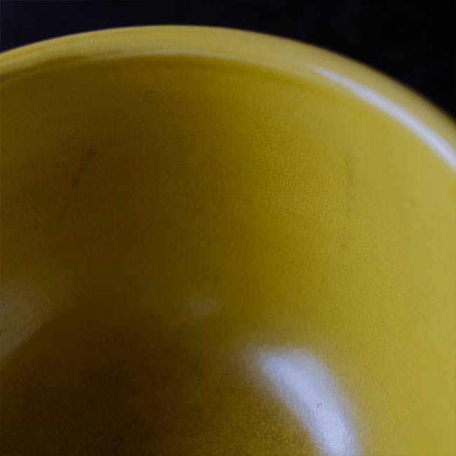 Yellow glazed kneading bowl