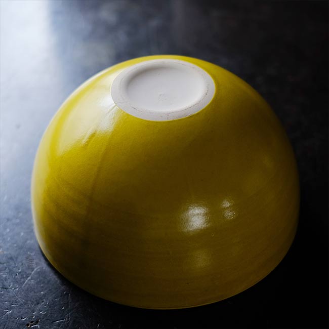 Yellow glazed kneading bowl