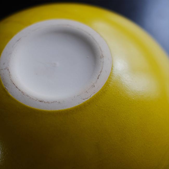 Yellow glazed kneading bowl