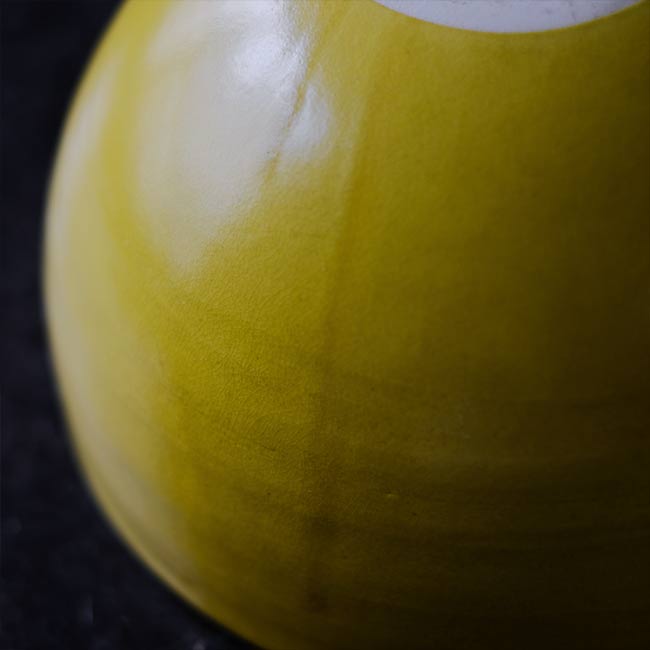 Yellow glazed kneading bowl