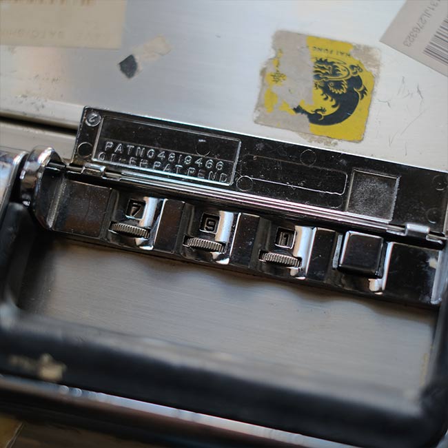 ZERO HALLIBURTON suitcase