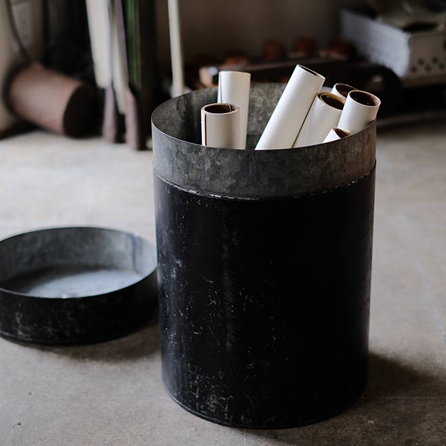 Black tin can