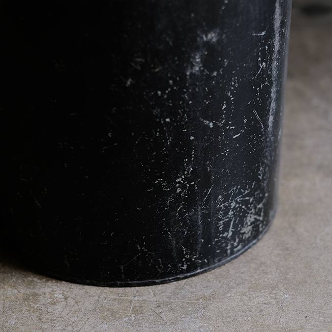 Black tin can