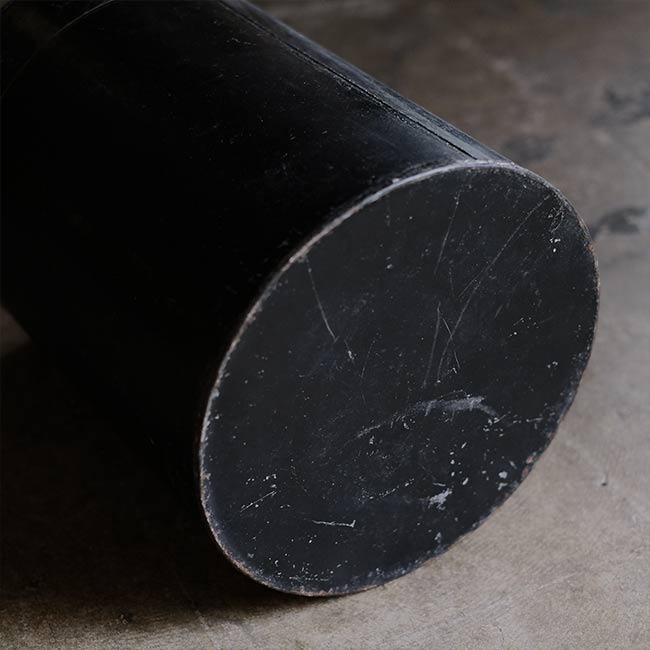 Black tin can