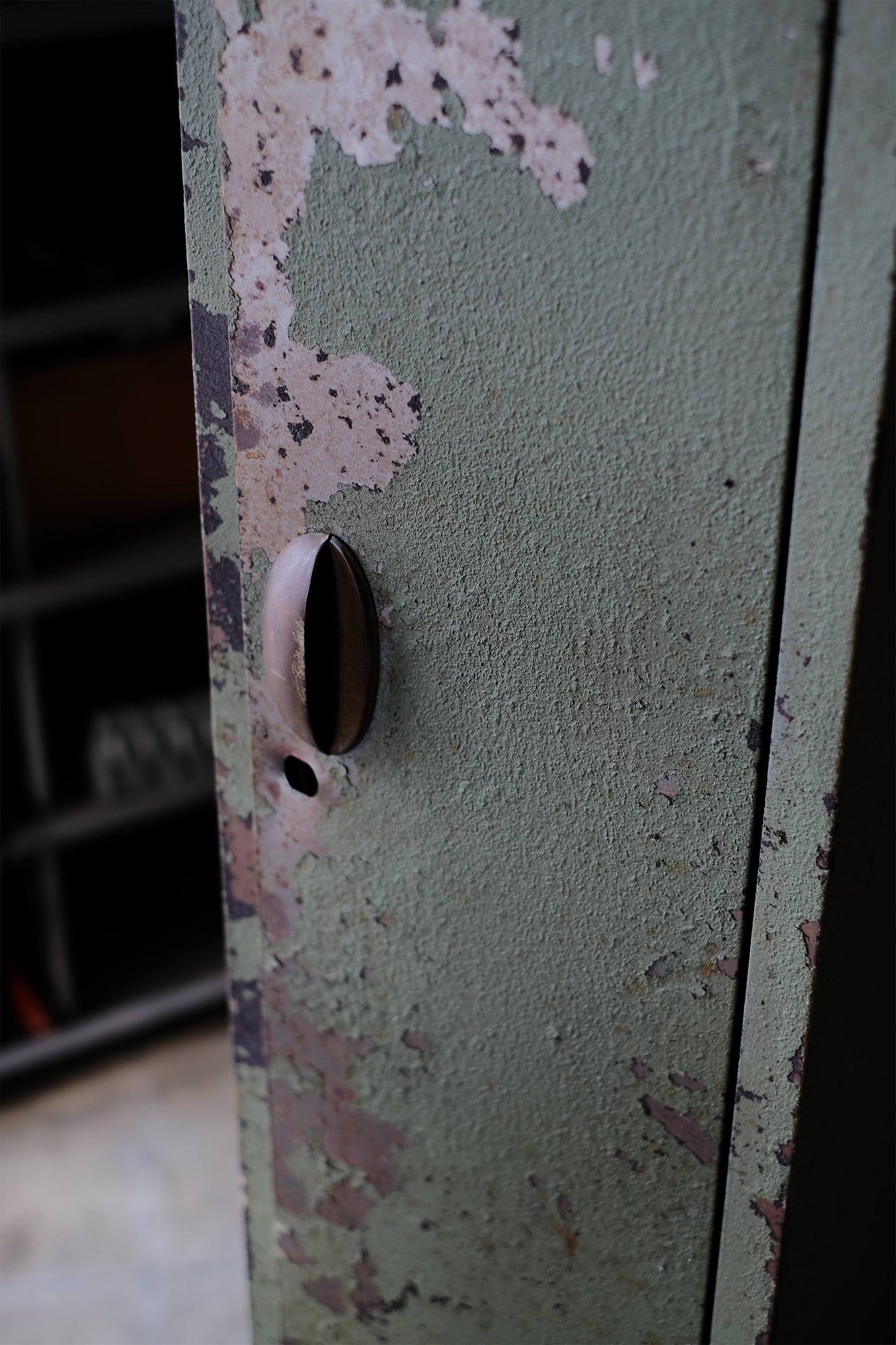 アメリカの細身で奥行のあるロッカー