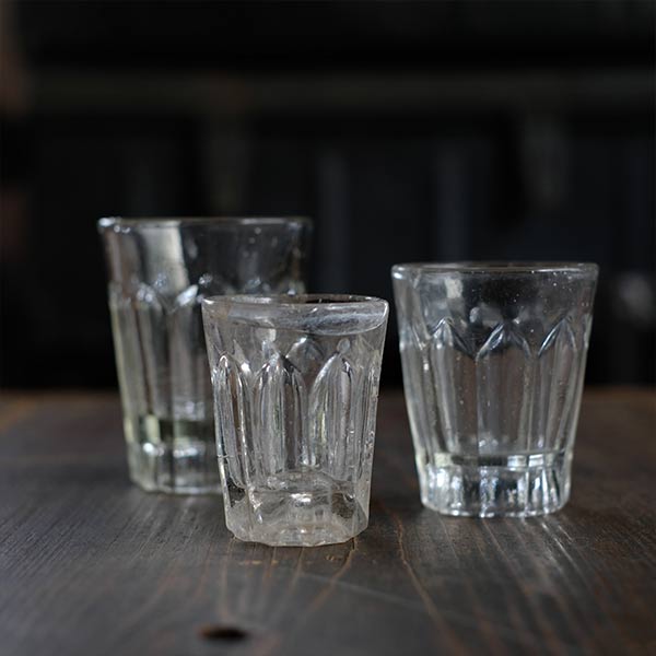 Set of 3 sword-tipped cups