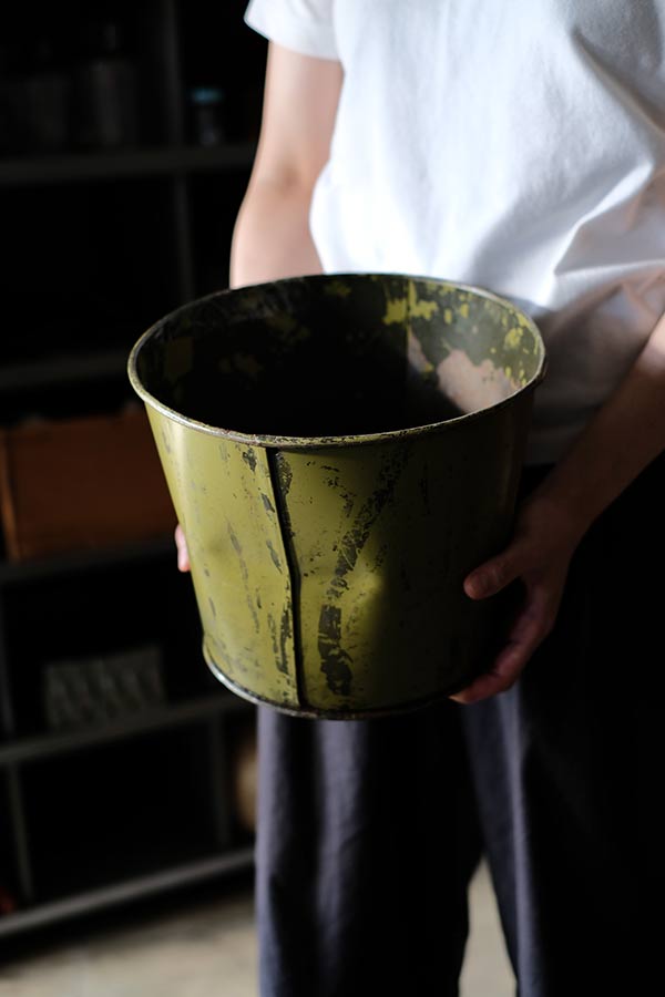 イギリス軍 くすんだ黄色のクズカゴ