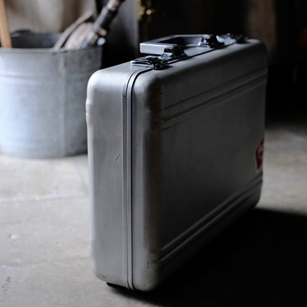 Aluminum briefcase
