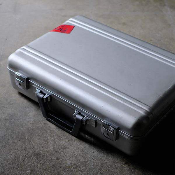 Aluminum briefcase