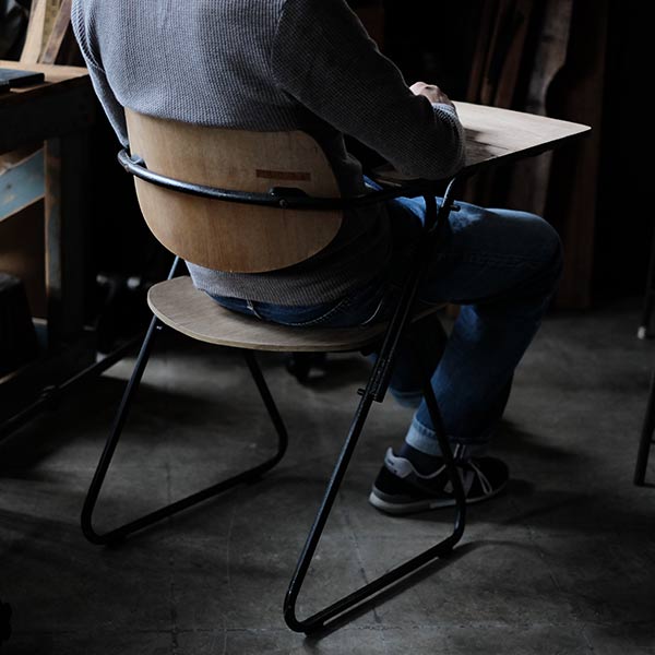 折りたたみデスク付きスクールチェア