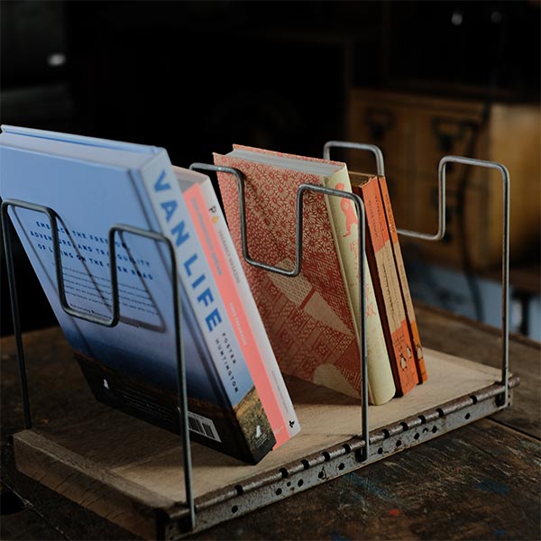 小ぶりな本立て