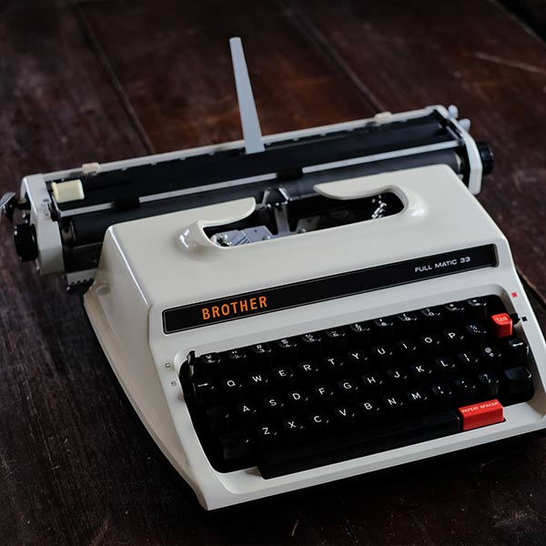 BROTHER Full Matic 33 Typewriter