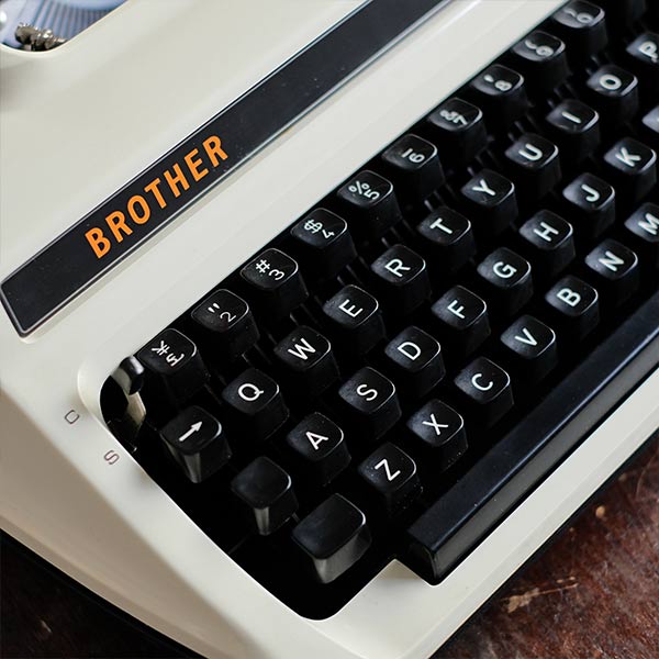 BROTHER Full Matic 33 Typewriter