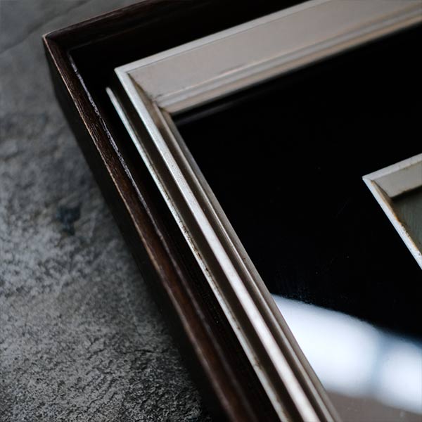 油彩画「茶色いビル」