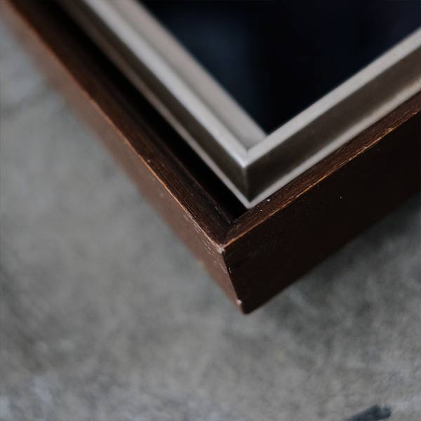 油彩画「茶色いビル」