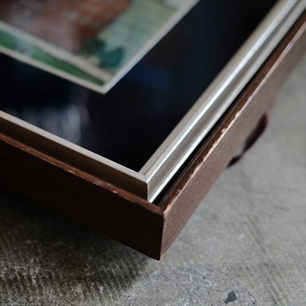 油彩画「茶色いビル」