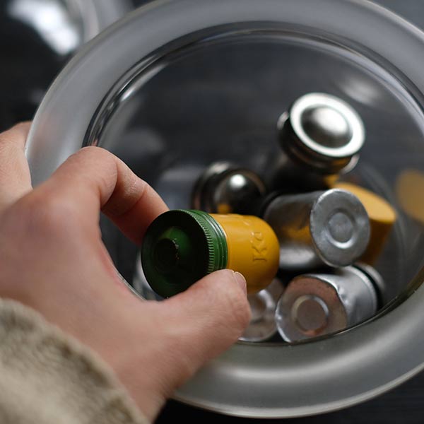 Moisture-proof container (desiccator)