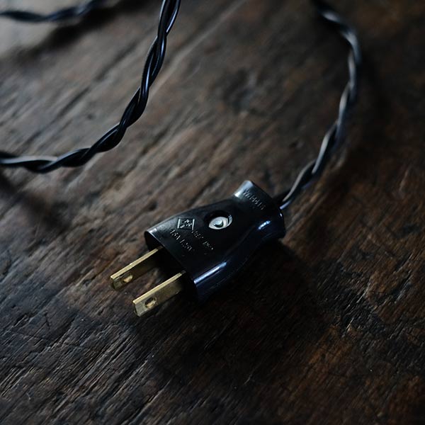 ホーローのシェードのデスクランプ