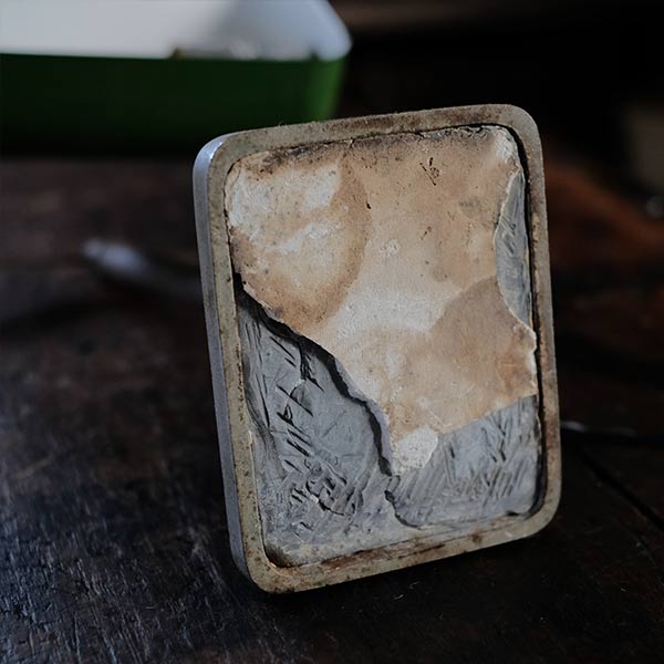 ホーローのシェードのデスクランプ