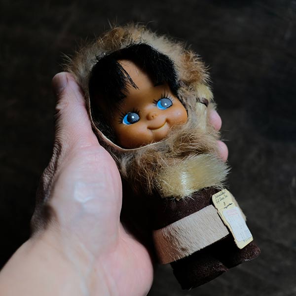 エスキモーの女の子の人形