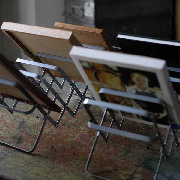 Extendable bookshelf