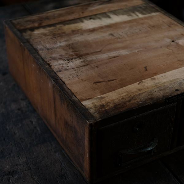 木製のファイル収納