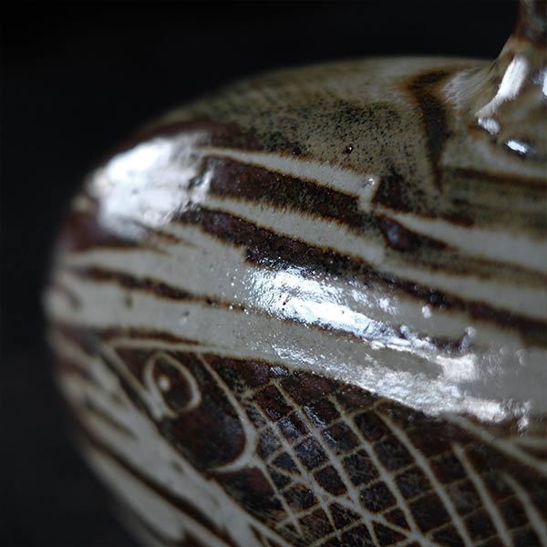 Iron glaze fish pattern flat jar