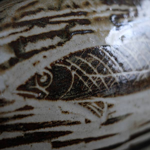 Iron glaze fish pattern flat jar