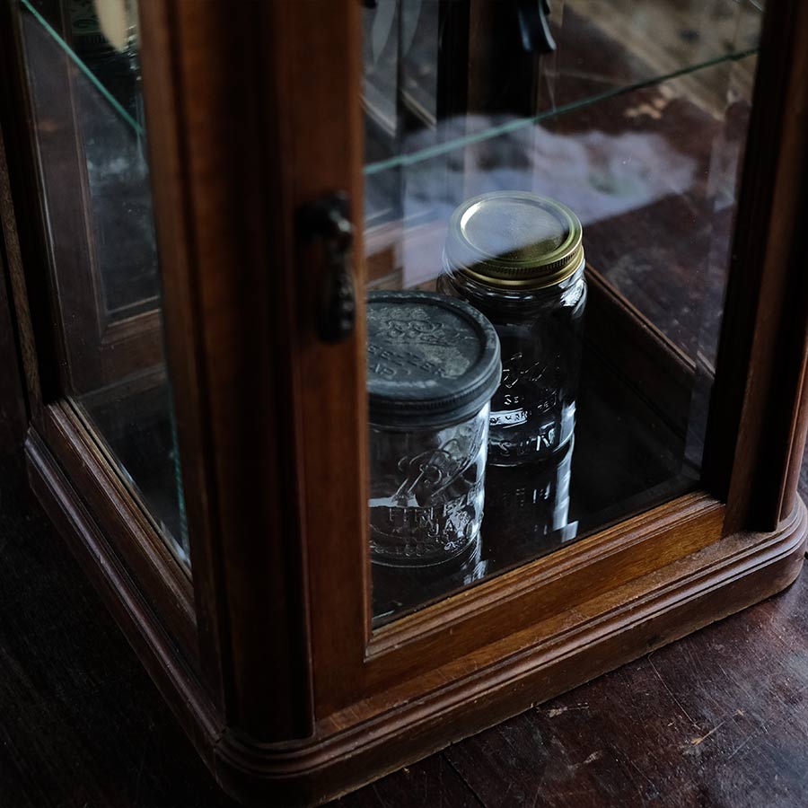 フランス 宝飾店のショーケース(右開き)