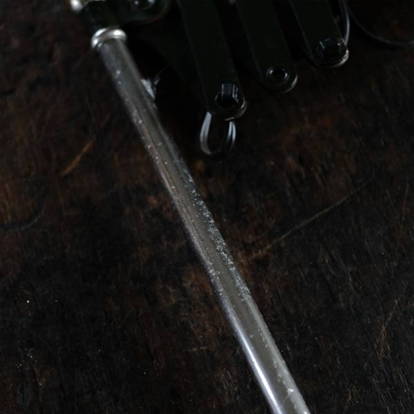 オリーブカラーのシザーランプ