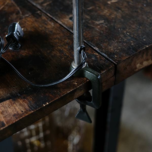 オリーブカラーのシザーランプ