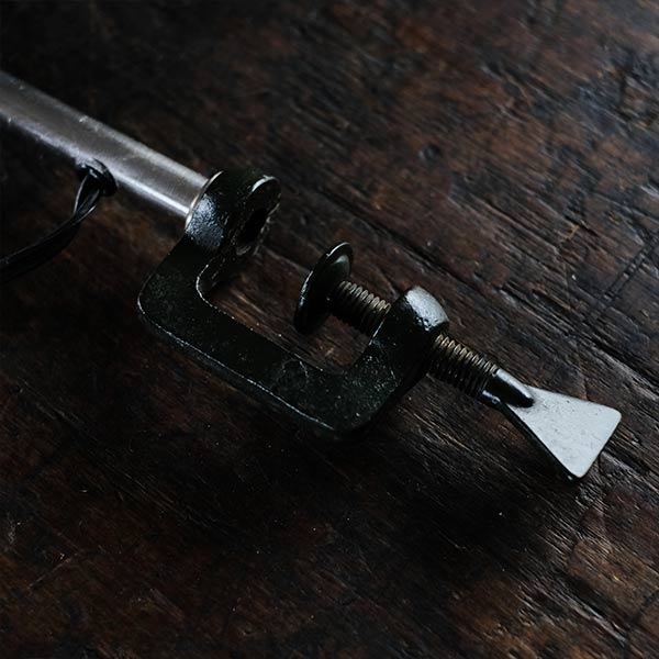 オリーブカラーのシザーランプ