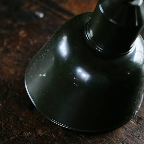 オリーブカラーのシザーランプ