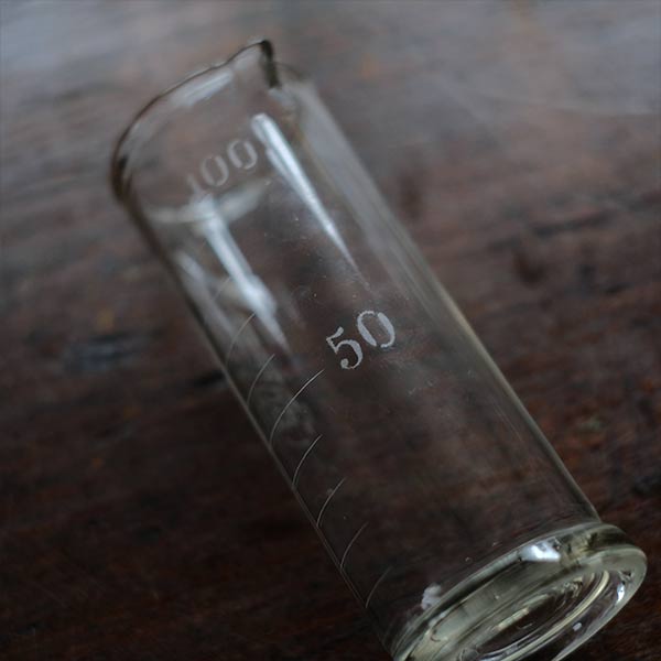 Small measuring cylinder 100ml