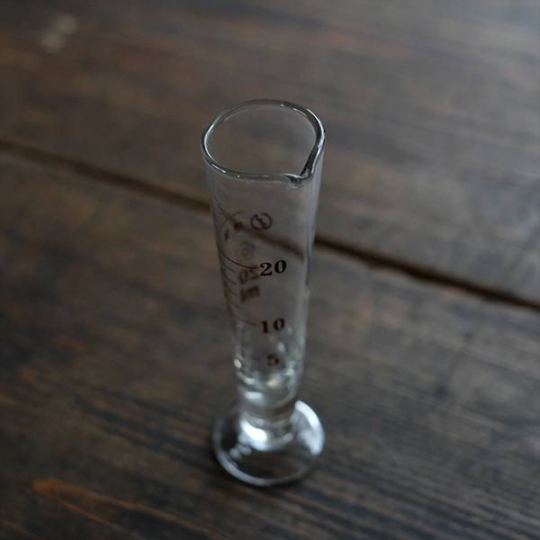 Small measuring cylinder 20ml