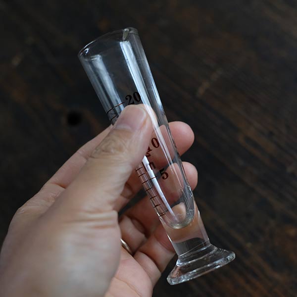Small measuring cylinder 20ml