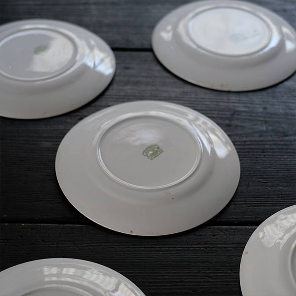 Imperial Ironstone (Japanese hardware) Plate with Grass Design, φ20cm